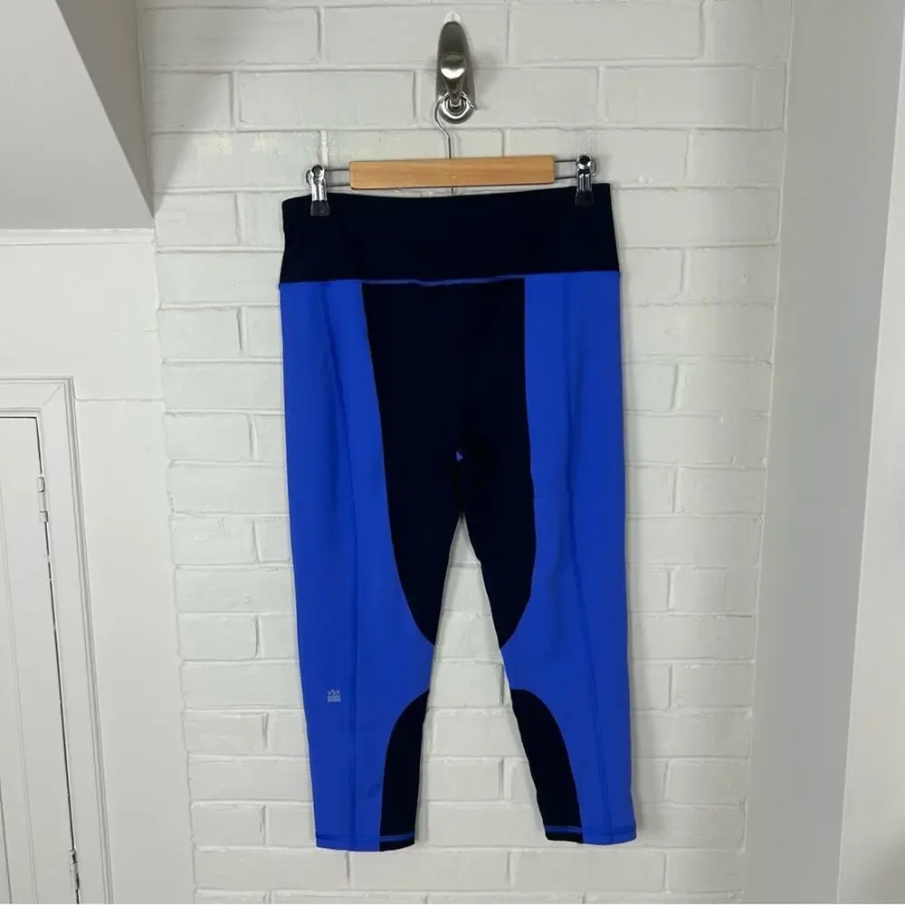 230. VSX Victoria’s Secret Capri Knockout Cropped Athletic Leggings Size M